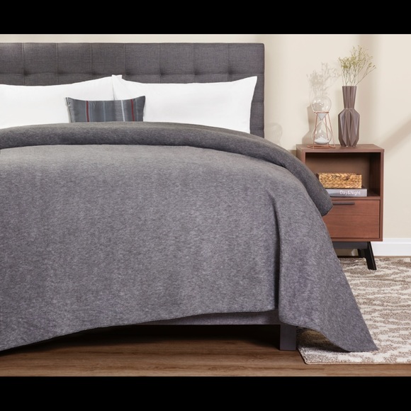 Mainstays Value Bed Blanket, Full/Queen, Gray - Picture 2 of 3